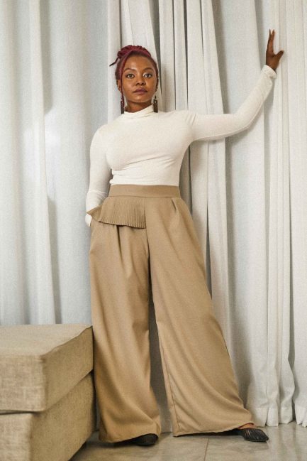 side pleate pants beige